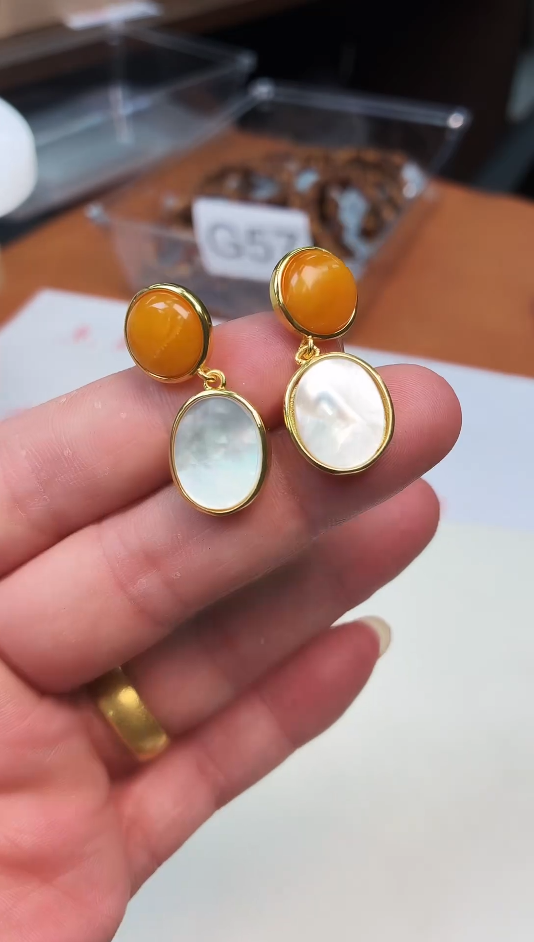 蜜蜡未镶嵌耳饰G63