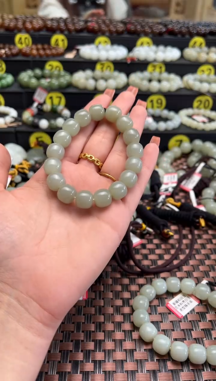【闪购商品】和田玉手串未镶嵌且末料青白玉老型珠卡11*12手串