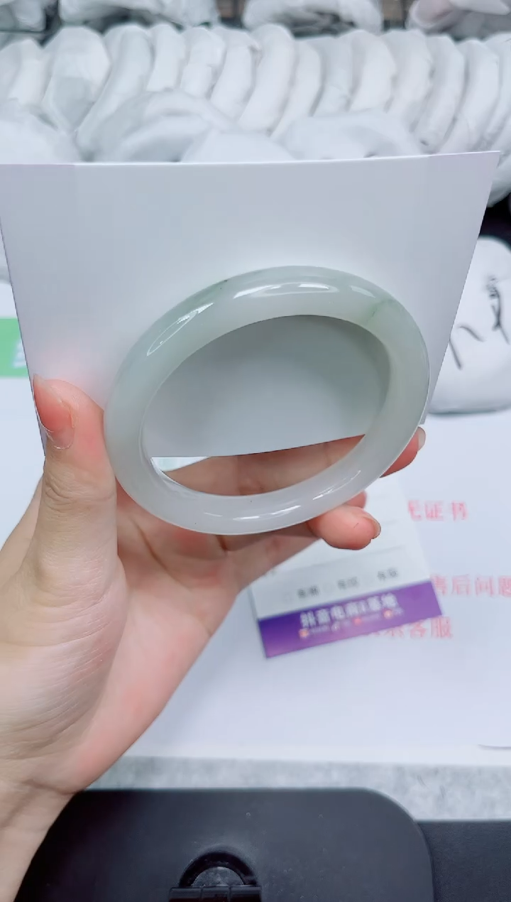 石英质玉手镯未镶嵌132-