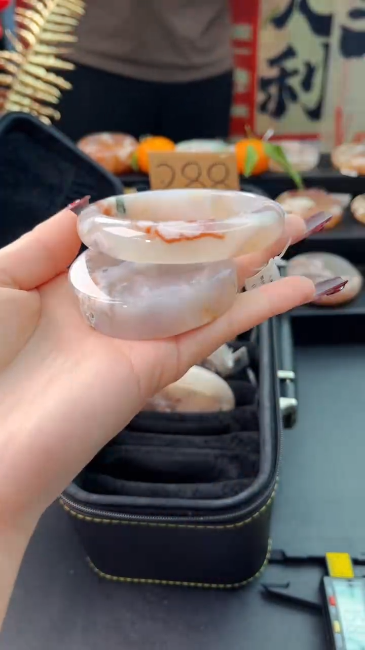 【闪购商品】石英质玉手镯未镶嵌赠送镯心（56圈口