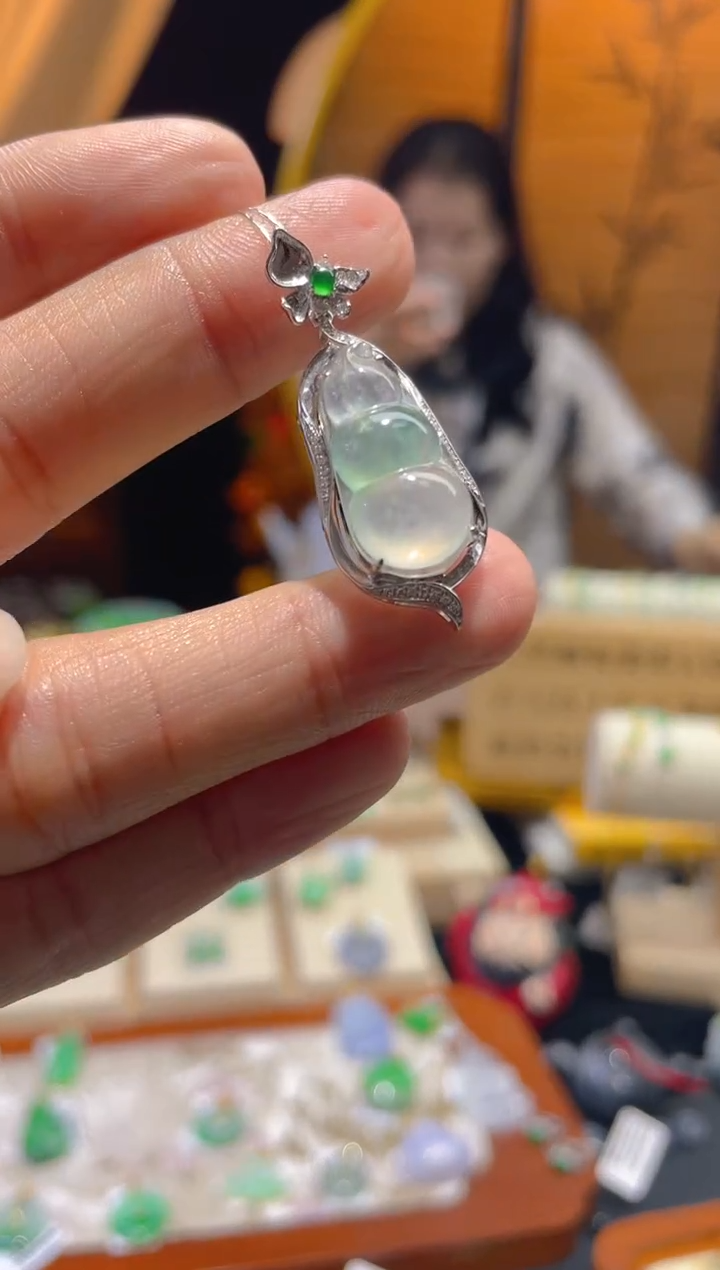 【闪购商品】翡翠颈饰18K金镶嵌假一赔三