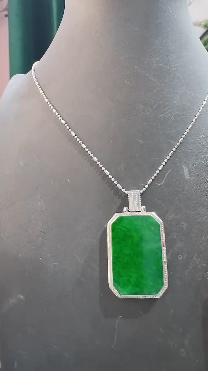 颈饰18K金镶嵌翡翠888888888888