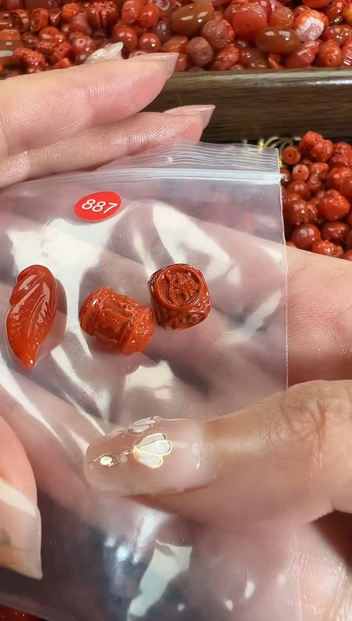 颈饰未镶嵌南红玛瑙1