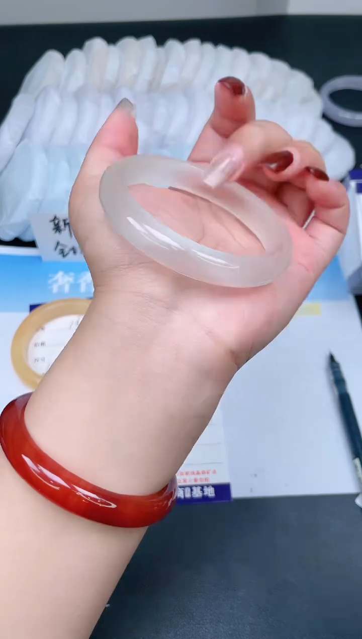 【闪购商品】石英质玉手镯未镶嵌167-60.5