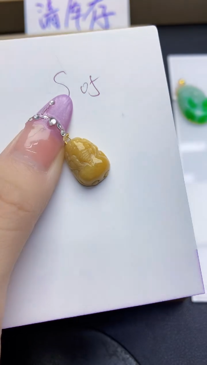 翡翠未镶嵌颈饰缅甸天然翡翠A货