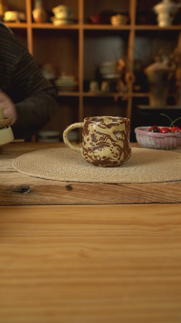 虎皮系列的带把手大肚杯1个