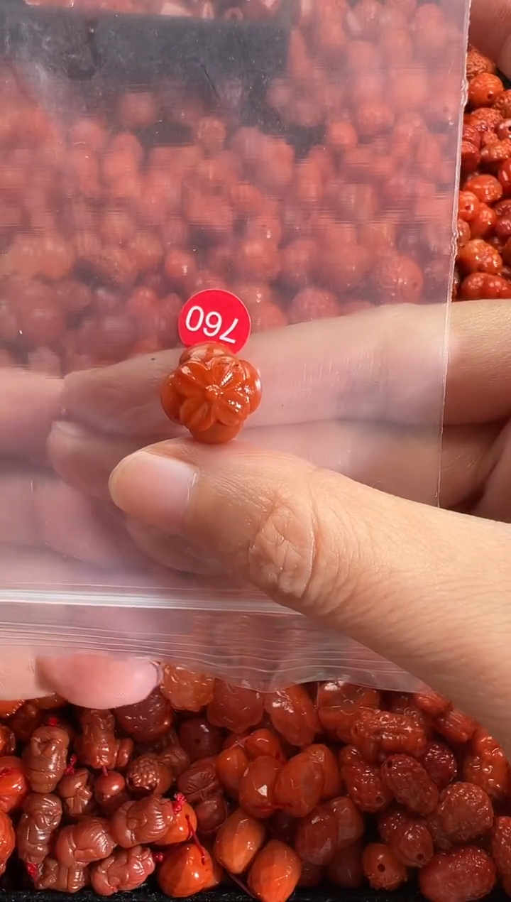颈饰未镶嵌南红玛瑙1