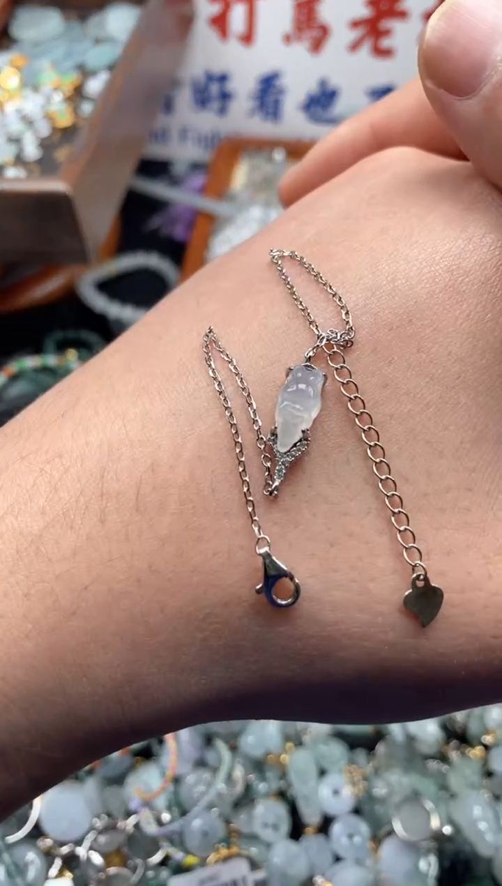 【闪购商品】翡翠颈饰未镶嵌哥哥