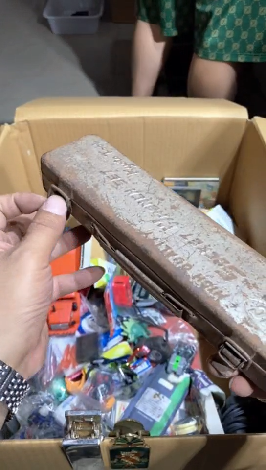 8新中古商品，瑕疵品，不保好坏。975