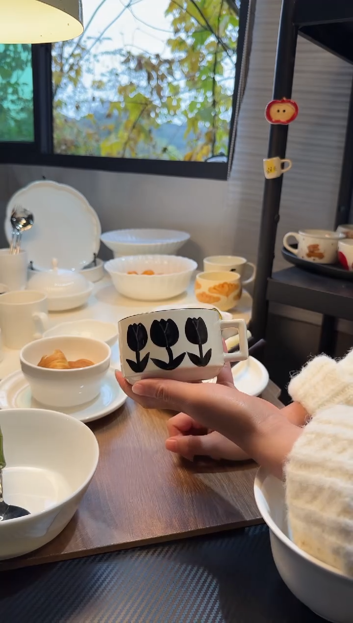 瓷手绘郁金香杯子