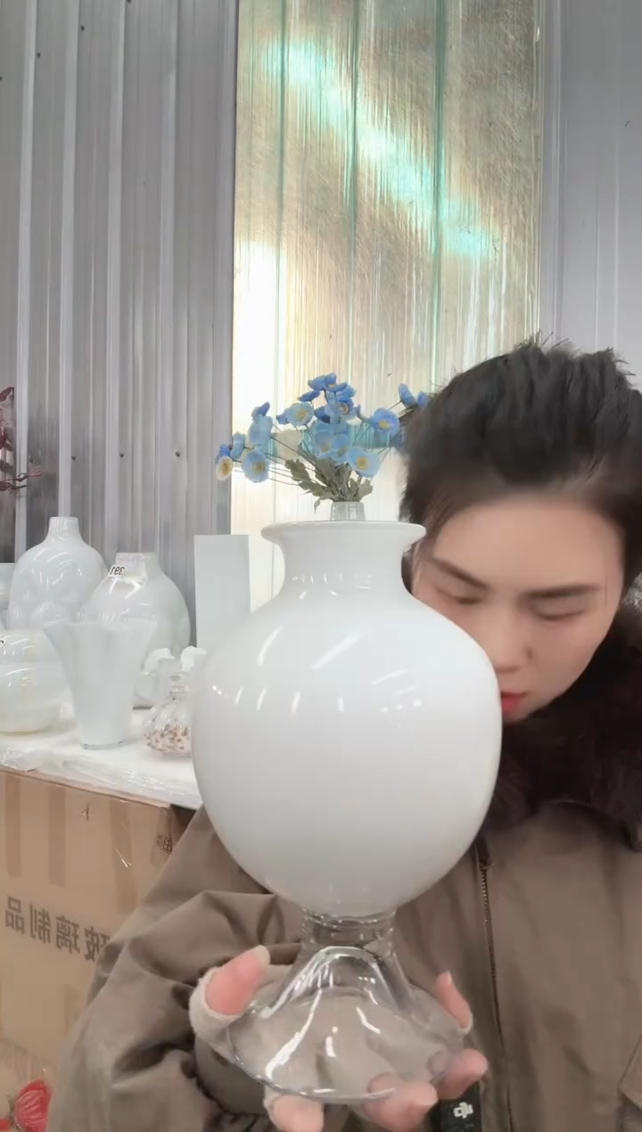 110直播玻璃花瓶