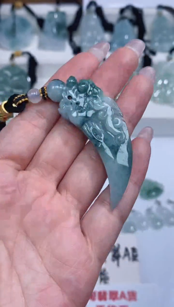 颈饰未镶嵌翡翠吊坠