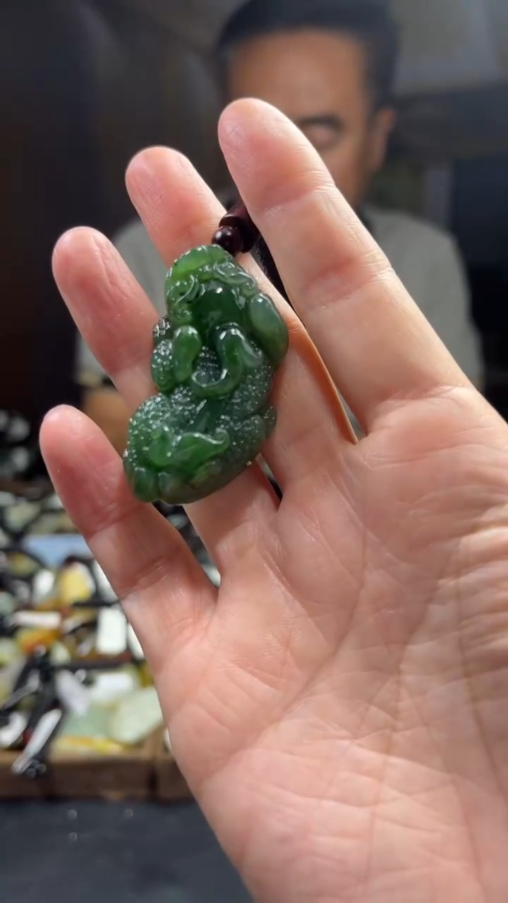 和田玉未镶嵌颈饰·