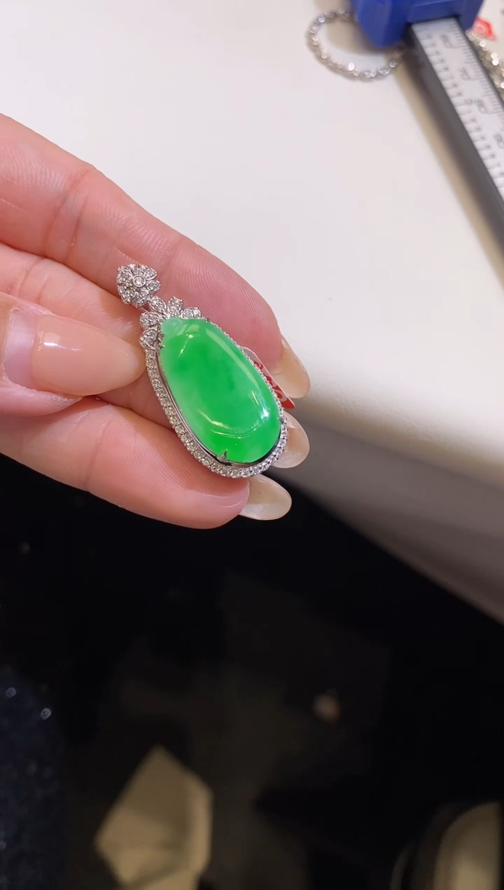 吊坠(不含链)18K金镶嵌翡翠伍****?福瓜