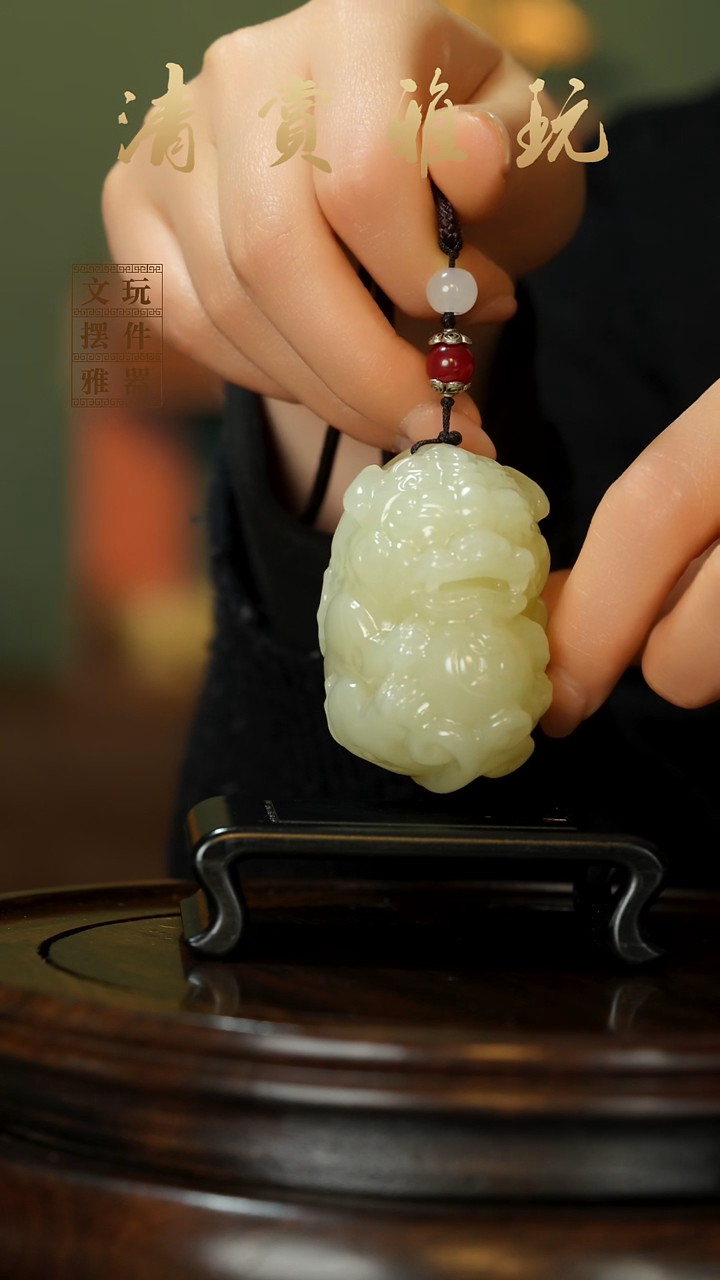 玉《貔貅抱球》手把件摆件
