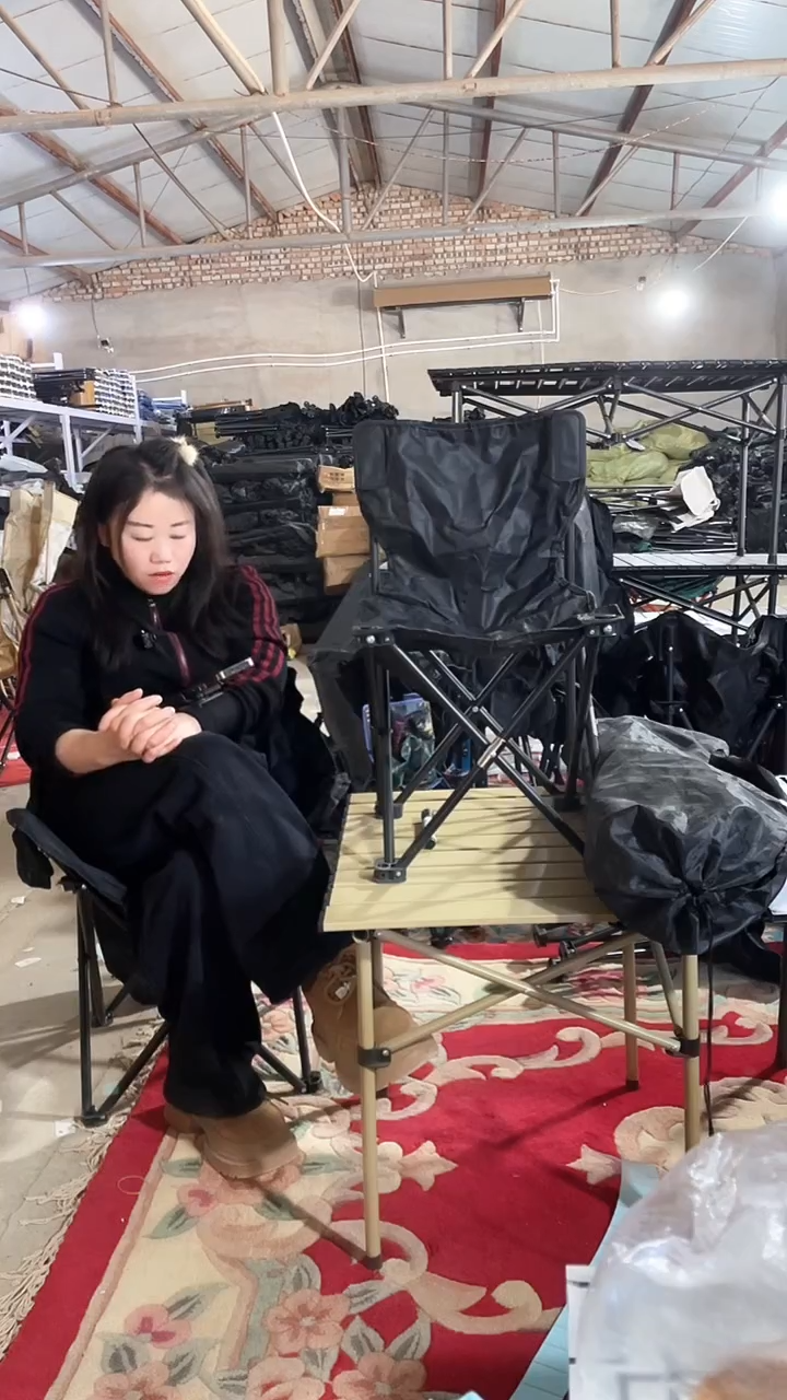 铁生锈  中号  折叠靠背  颜色随机