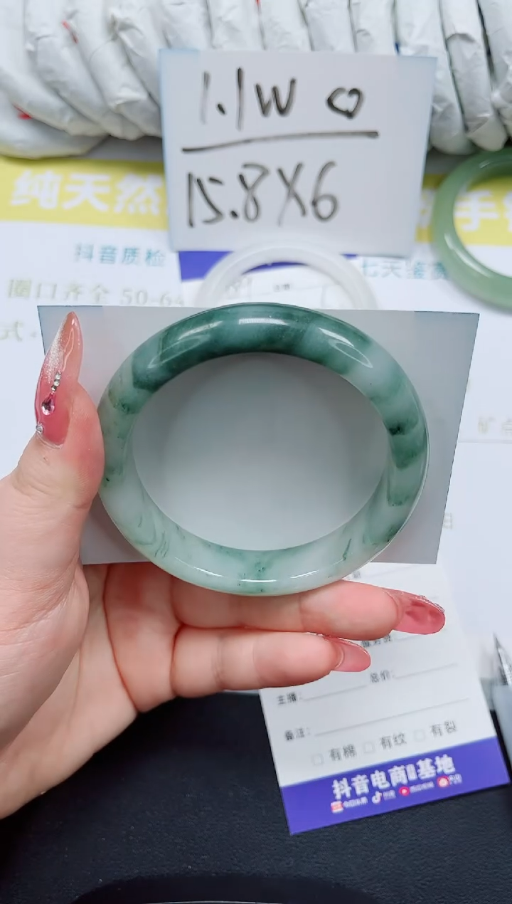 未镶嵌手镯石英质玉190-59.6