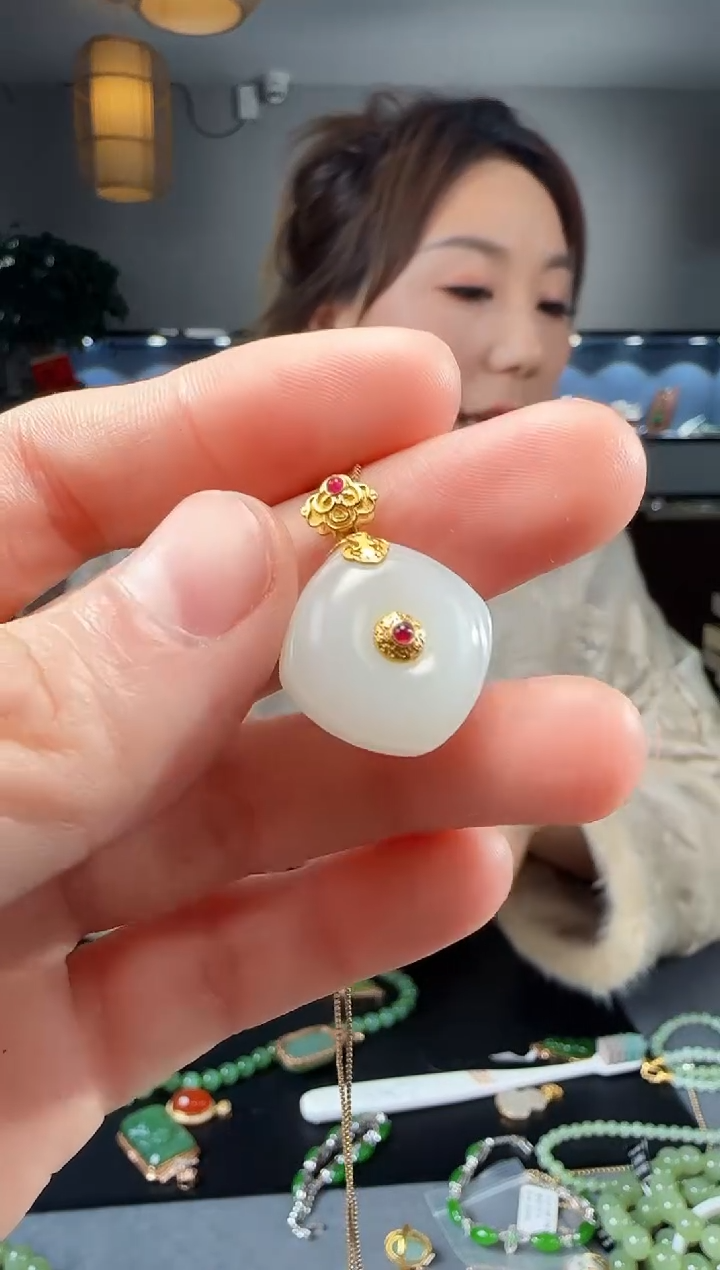 【闪购商品】和田玉吊坠(不含链)18K金镶嵌1