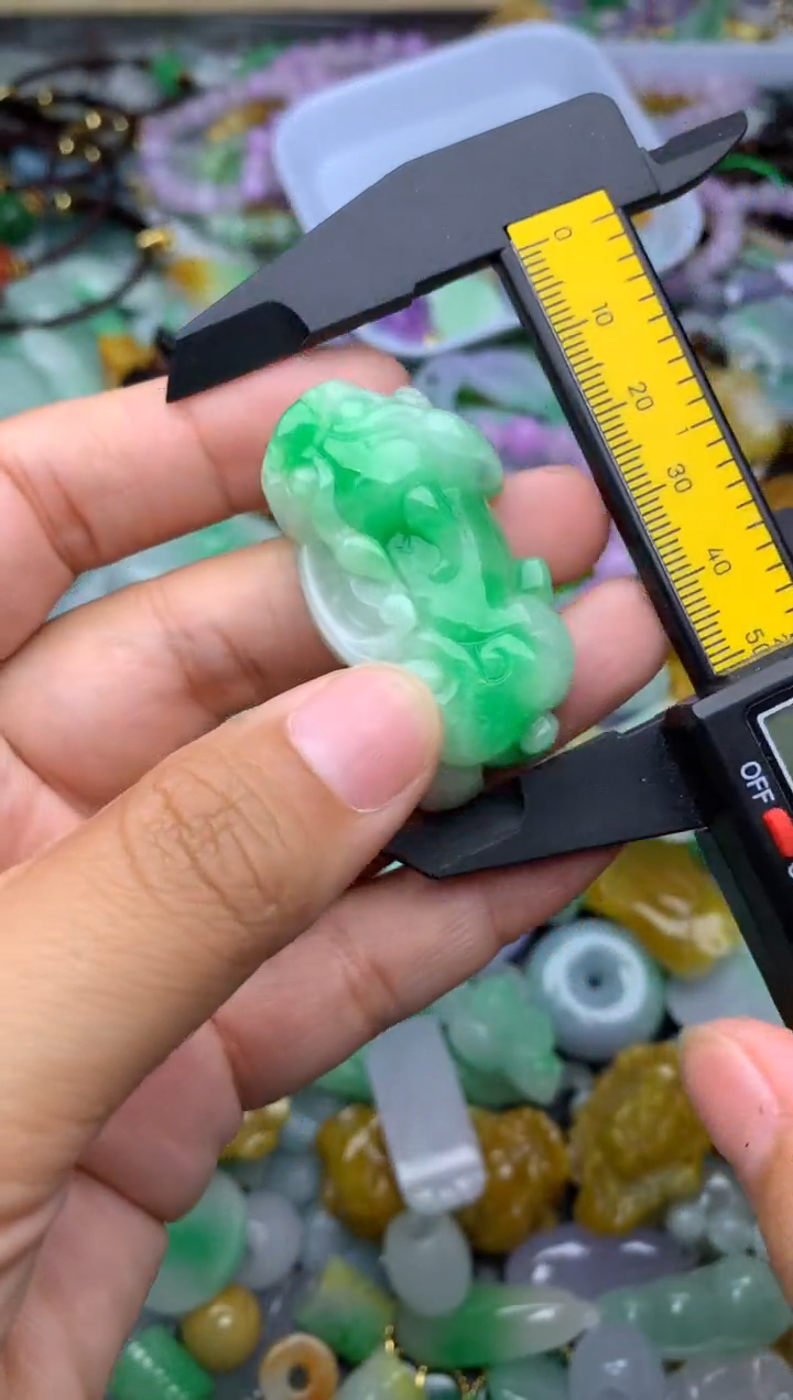 颈饰未镶嵌翡翠天然缅甸翡翠吊坠