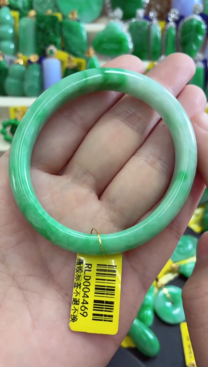 吊坠(不含链)未镶嵌翡翠挂件