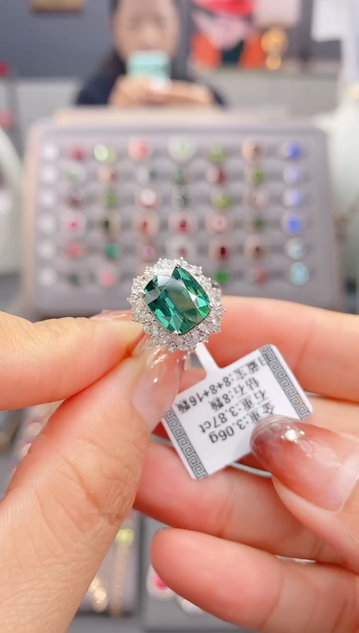 18K金镶嵌戒指碧玺3.87