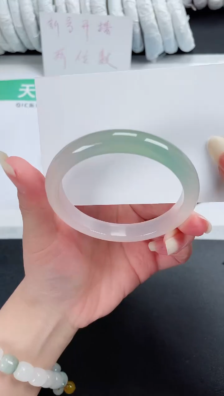 【闪购商品】石英质玉手镯未镶嵌67-58.3