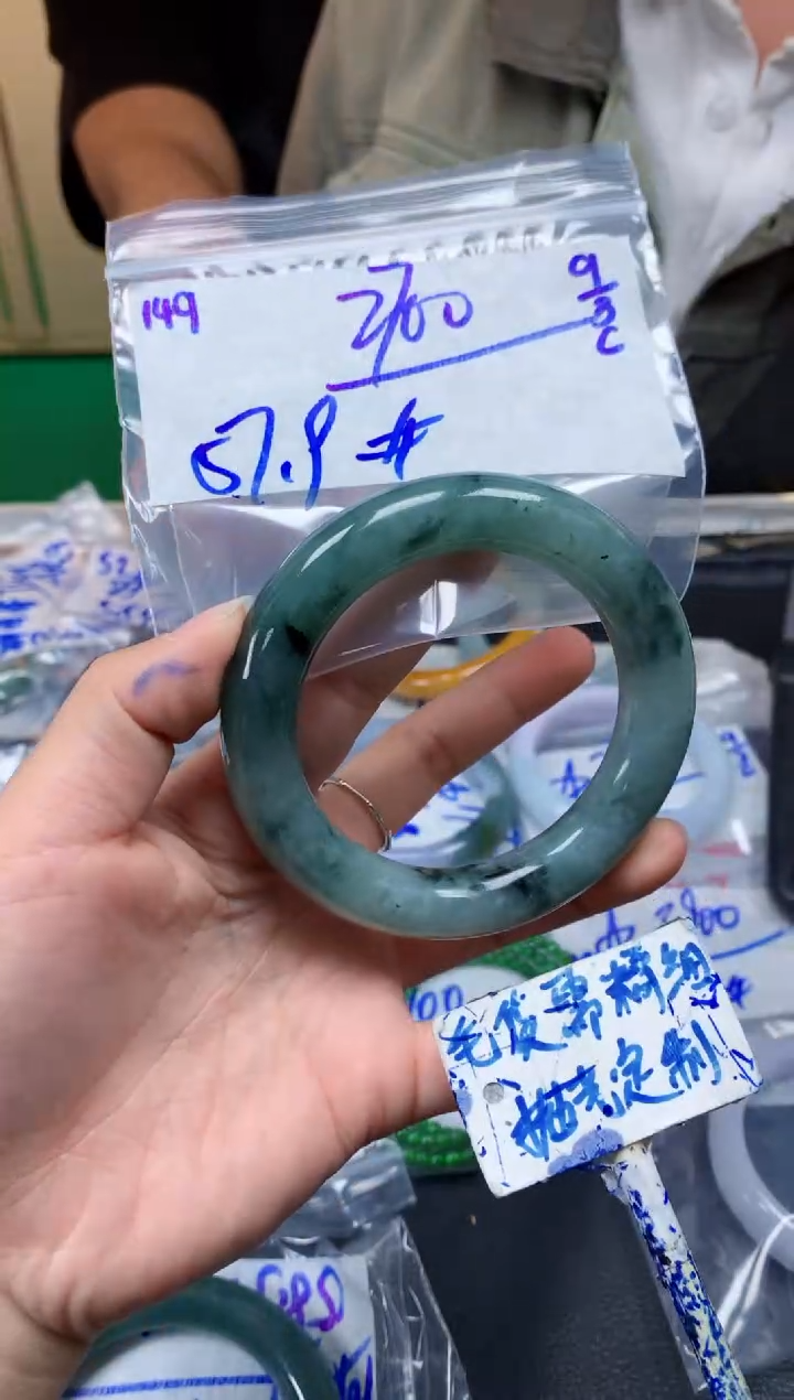 【闪购商品】定制翡翠未镶嵌149毛货需精细抛光手镯多样性拍一发一