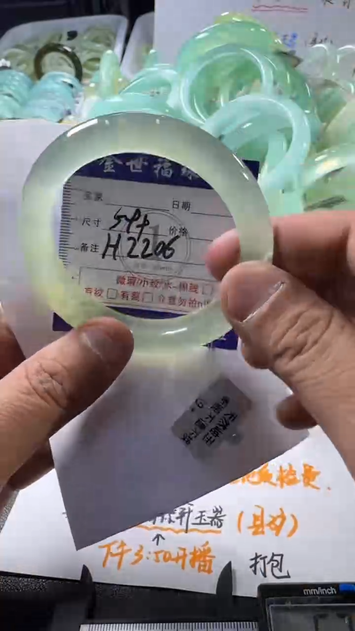 未镶嵌蛇纹石玉手镯1