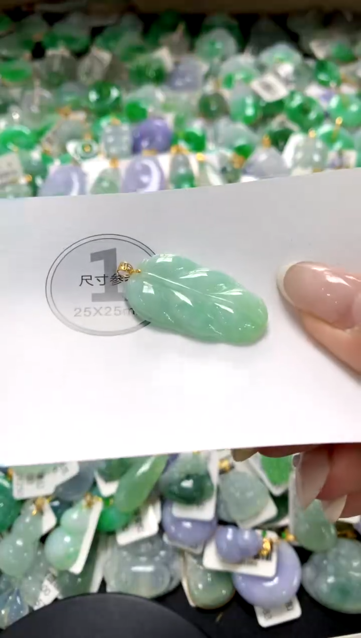 翡翠18K金镶嵌颈饰1111111111111111