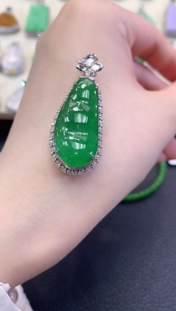 翡翠18K金镶嵌吊坠(不含链)春日珠宝 B97