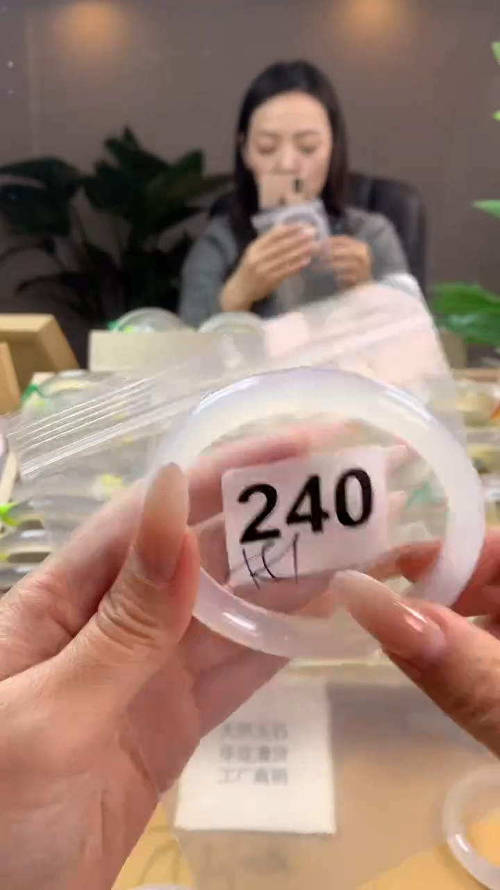 【闪购商品】玛瑙/玉髓手镯未镶嵌240