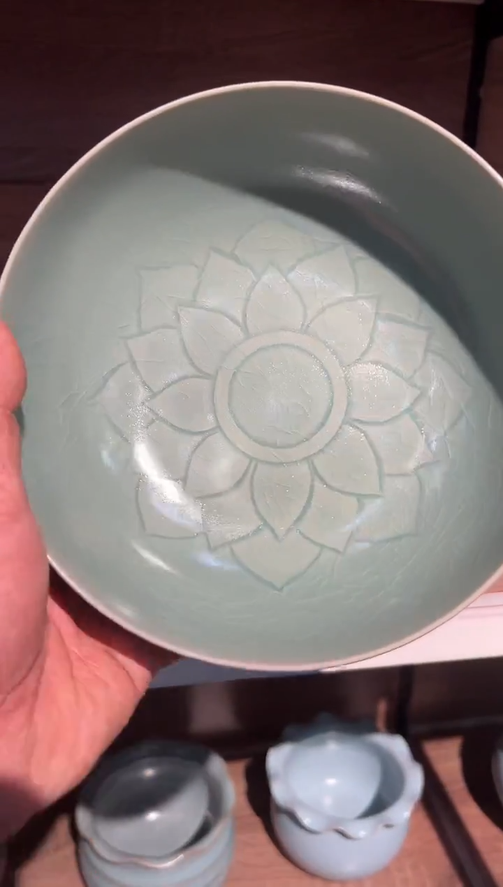 摆件仿古翡翠绿莲瓣钵瑕
