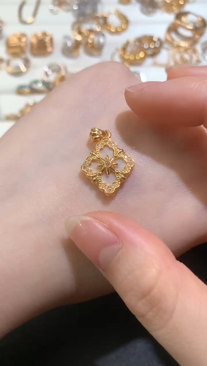 【闪购商品】18K金吊坠(不含链)Z583|320