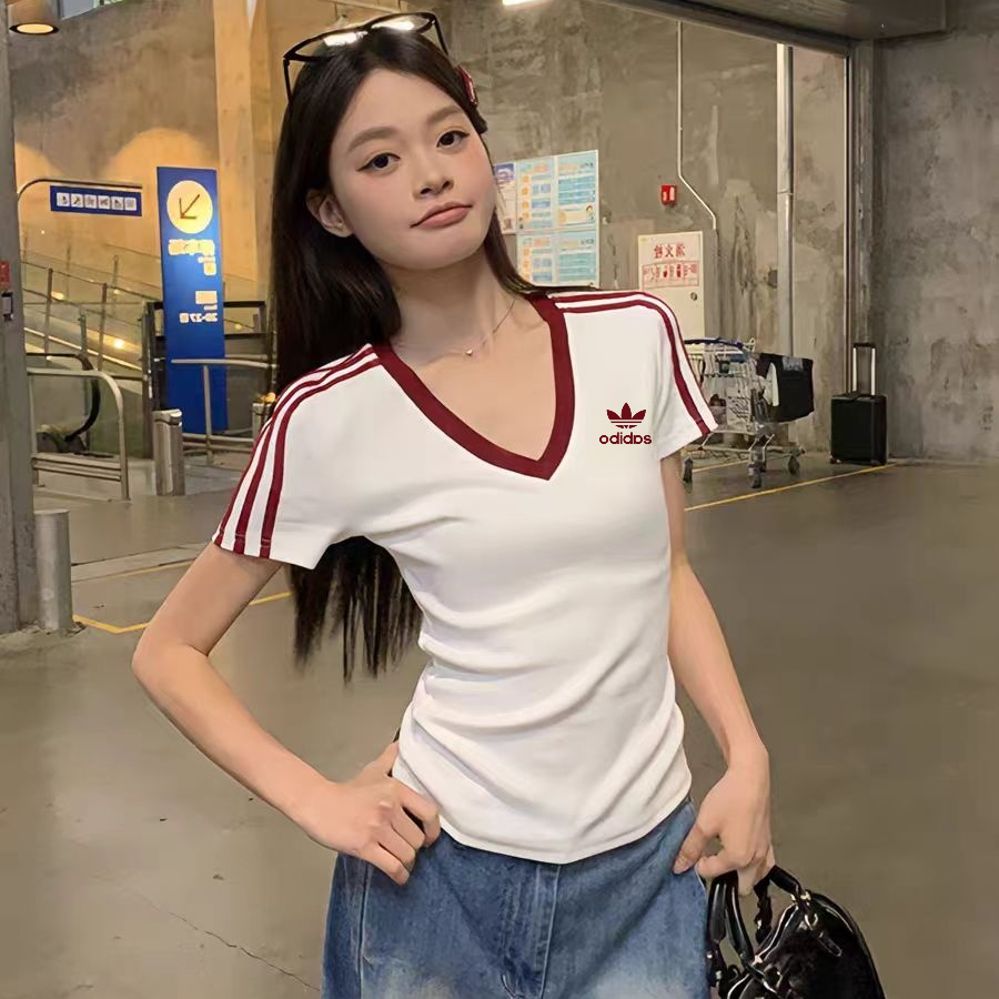 【商场撤柜】Jennie同款短T 女生刺绣V领 运动风短袖