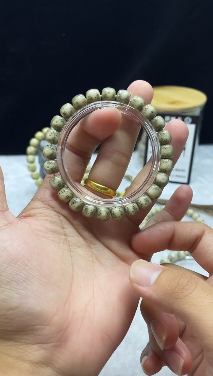 手串星月菩提孙****僧<K34>9X8单圈D09