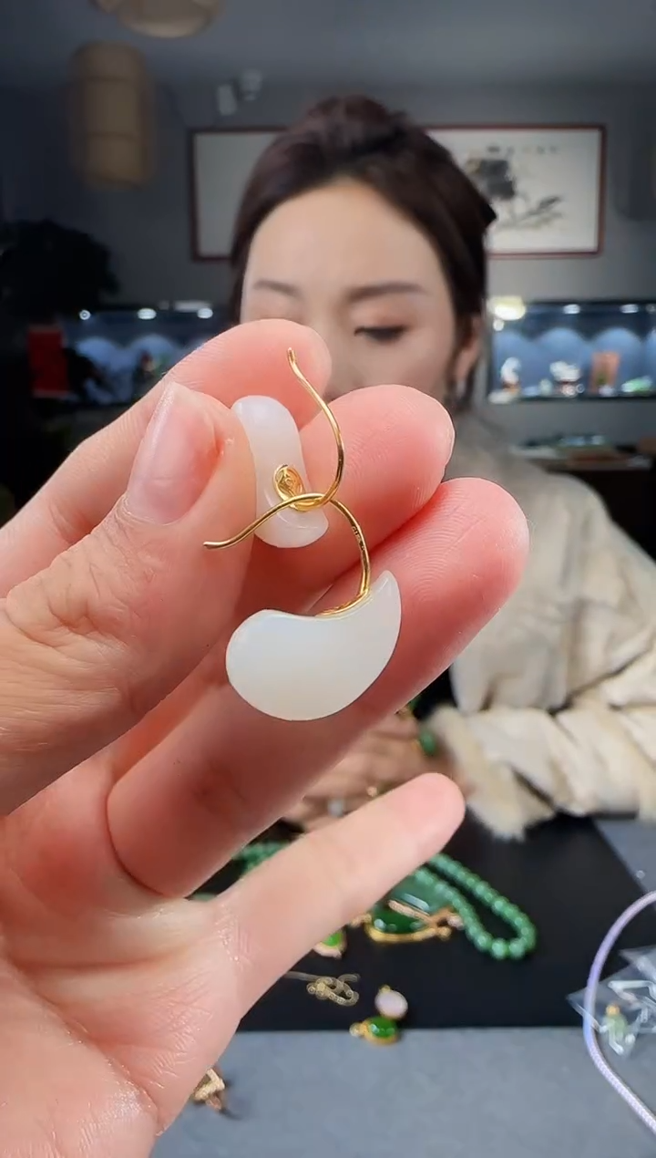 【闪购商品】和田玉耳钉18K金镶嵌1