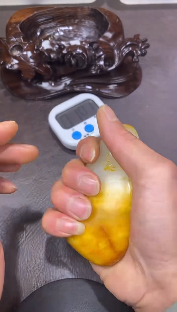 未镶嵌和田玉摆件攀*者和田玉