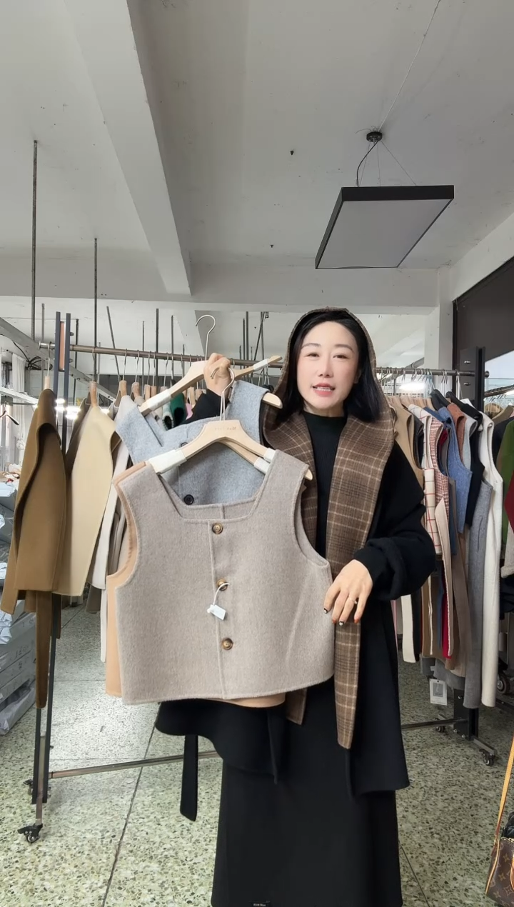 三颗扣马甲深麦色的