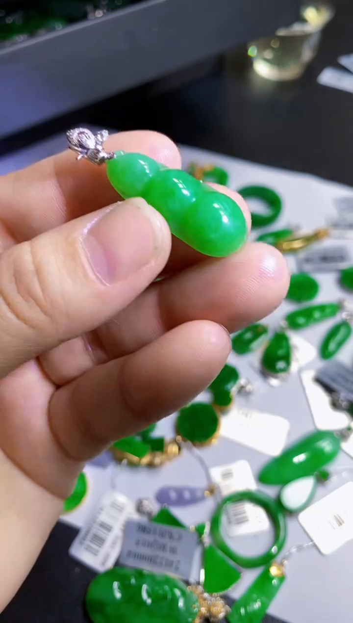 【闪购商品】翡翠颈饰18K金镶嵌吊坠