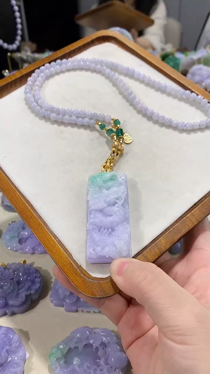 颈饰未镶嵌翡翠吊坠