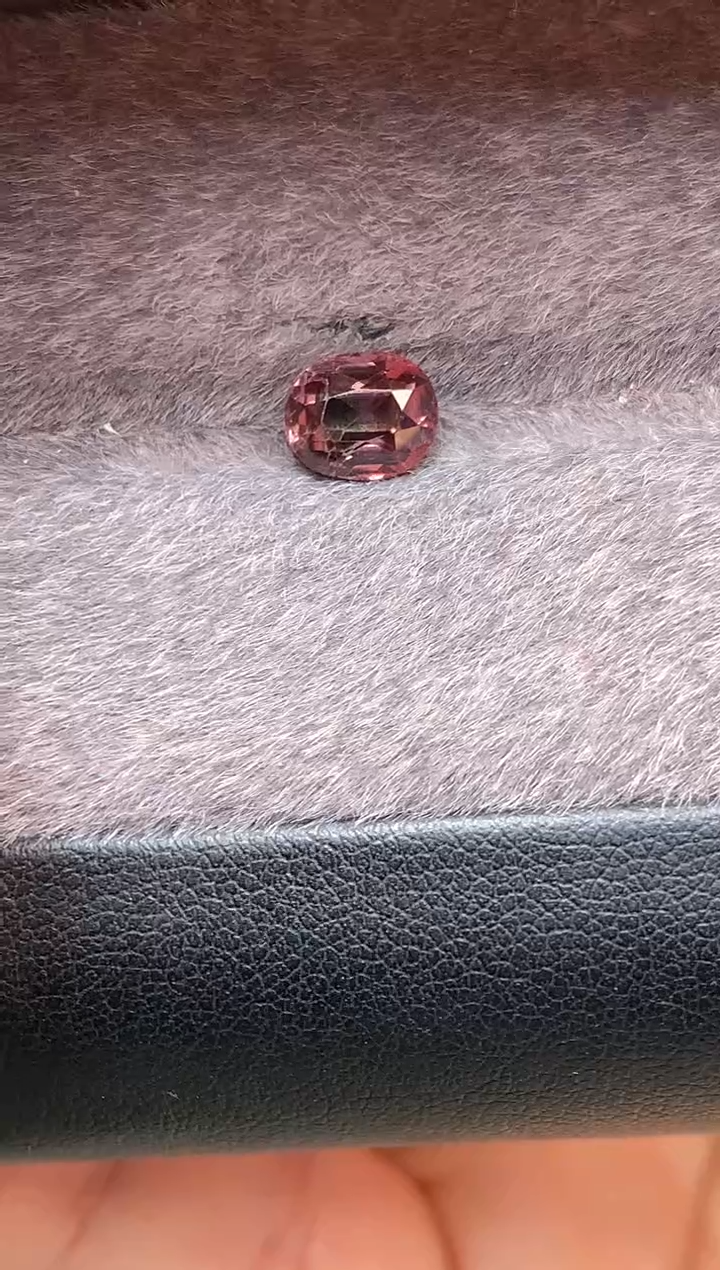 【闪购商品】定制蓝宝石裸石未镶嵌椭圆 蓝宝石 1.61ct