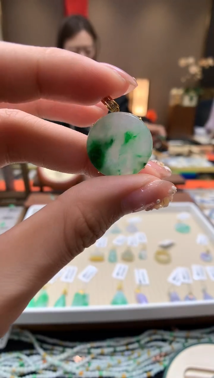 【闪购商品】翡翠颈饰18K金镶嵌无事牌