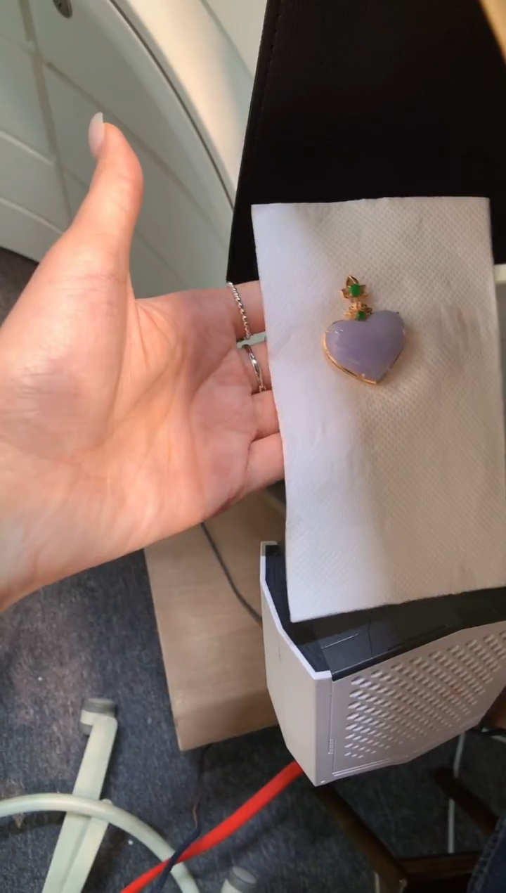 颈饰18K金镶嵌翡翠爱心