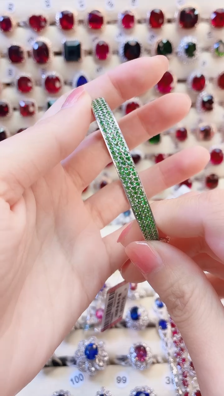 18K金镶嵌手镯石榴石（沙弗莱）?***源拆单