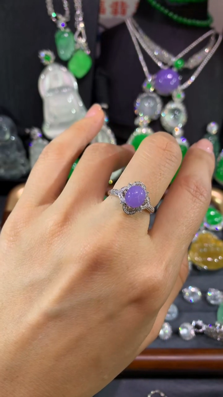 18K金镶嵌戒指翡翠戒指