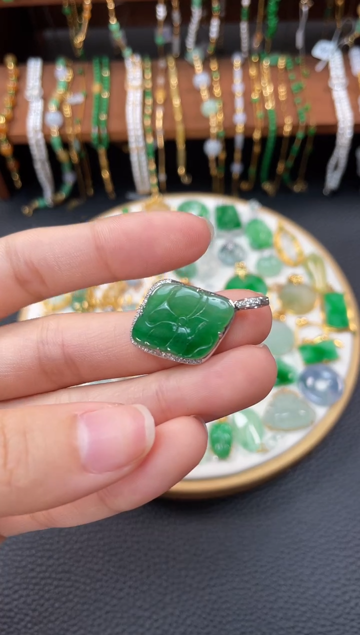 【闪购商品】翡翠吊坠(不含链)18K金镶嵌一个  JK677