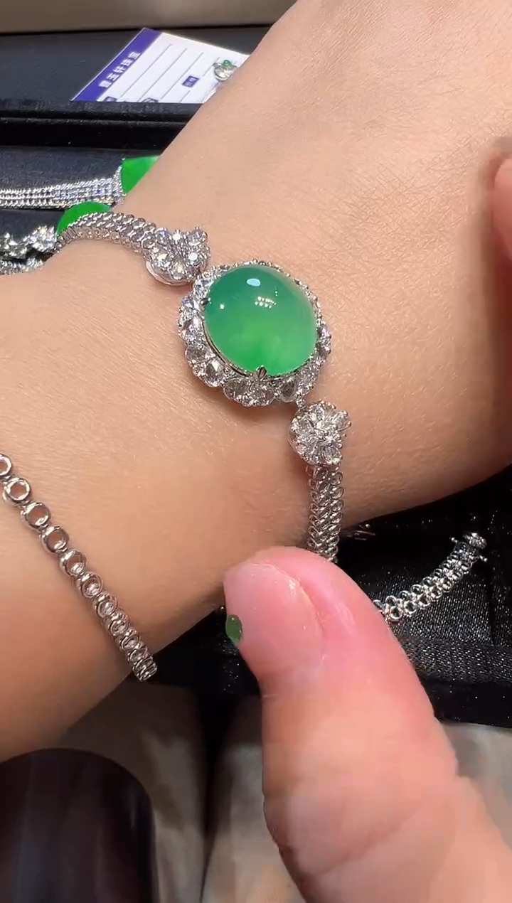 【闪购商品】翡翠手链18K金镶嵌蛋面