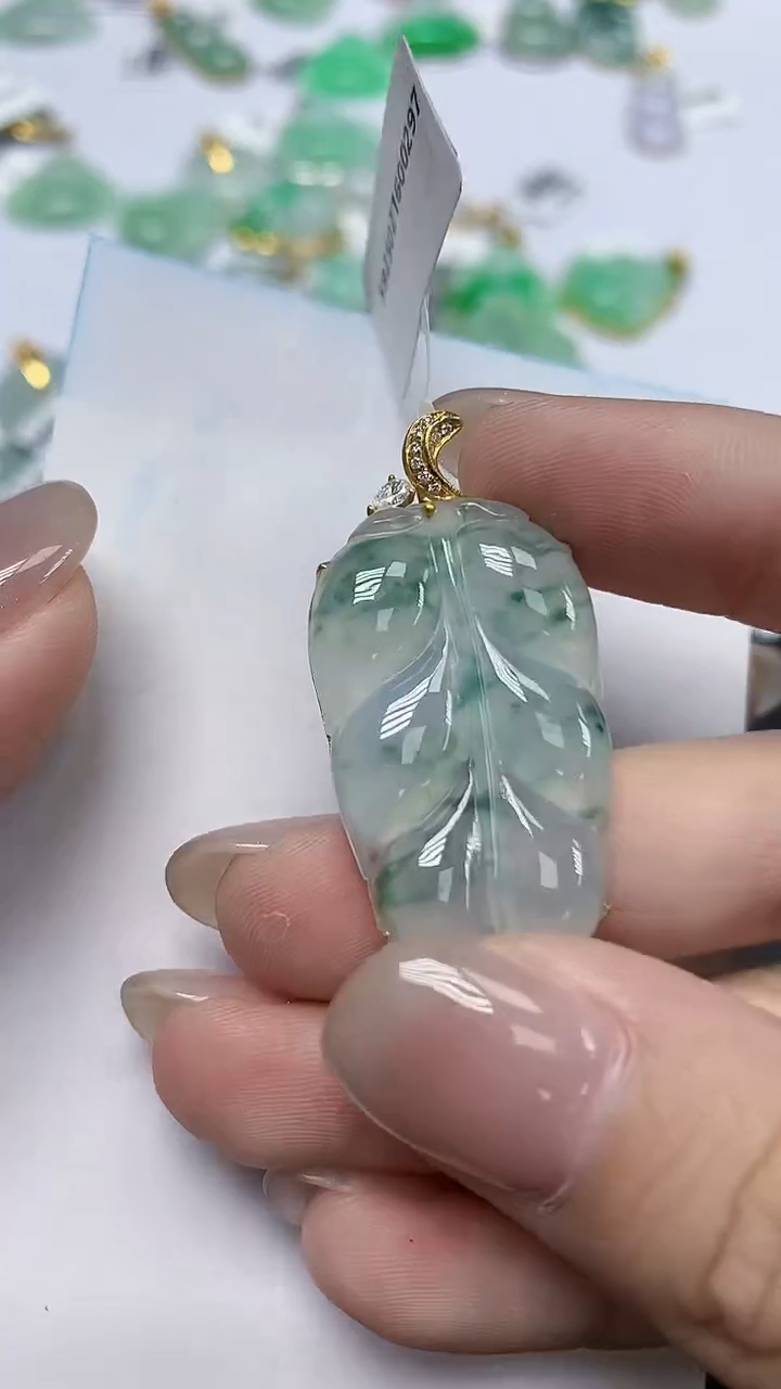 翡翠18K金镶嵌颈饰天然缅甸翡翠A货