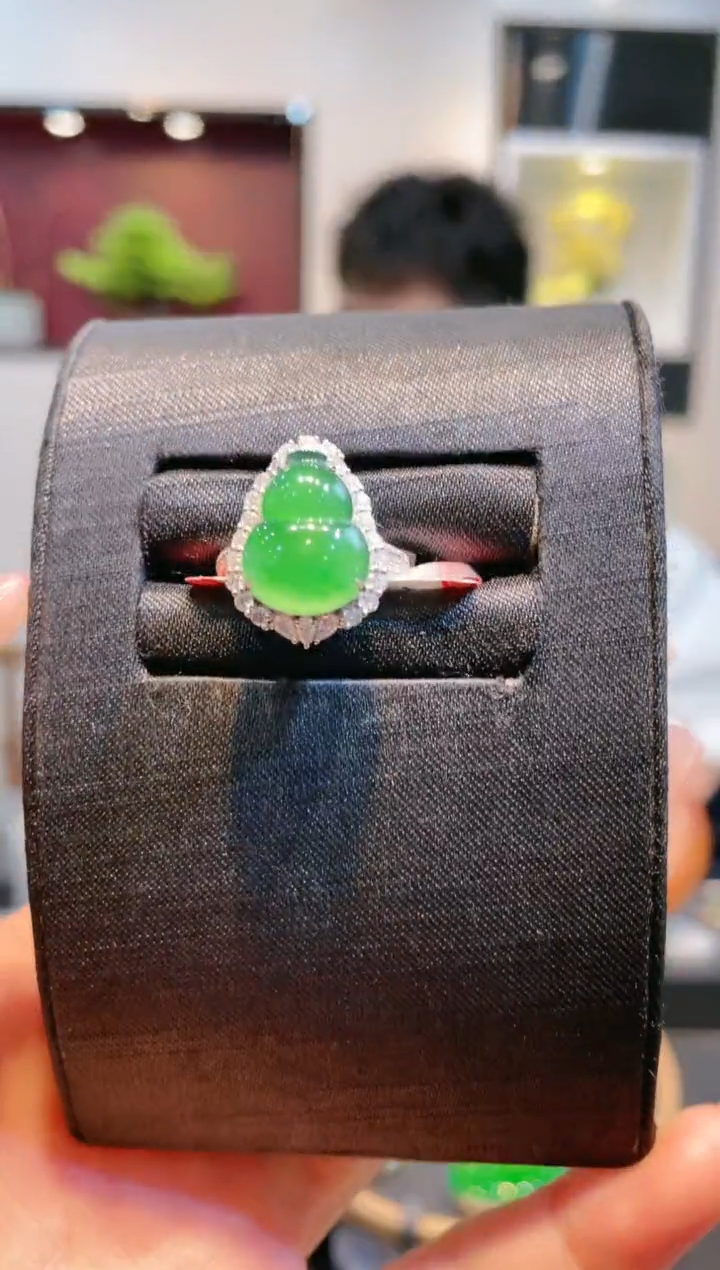 【闪购商品】翡翠颈饰18K金镶嵌A88天然A货翡翠戒指