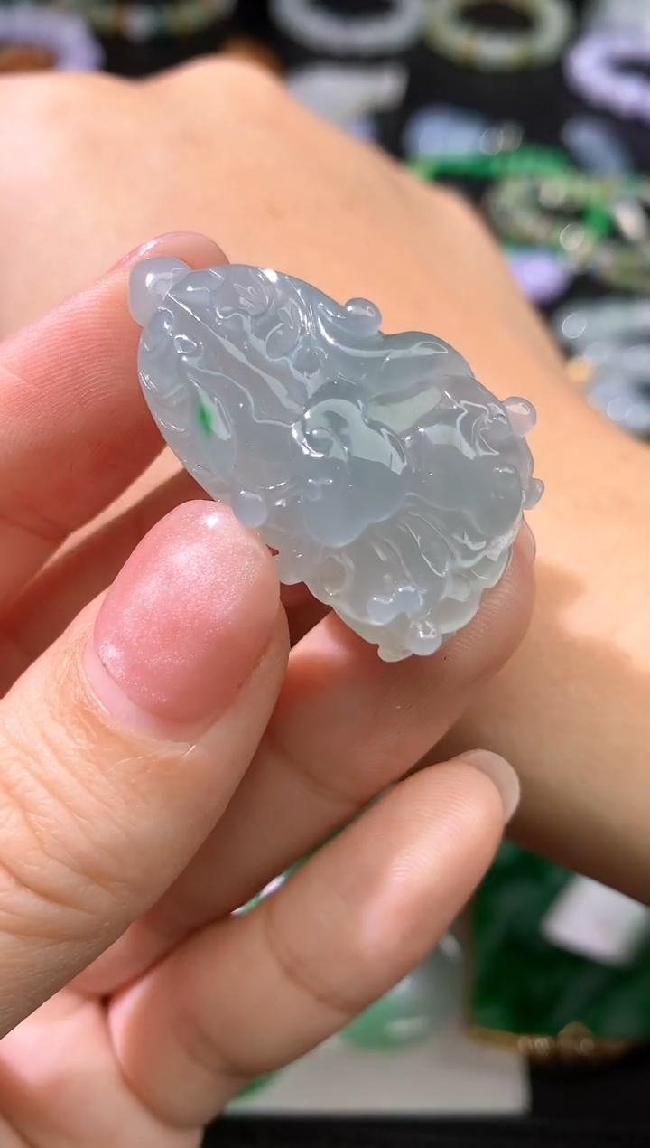 颈饰未镶嵌翡翠吊坠